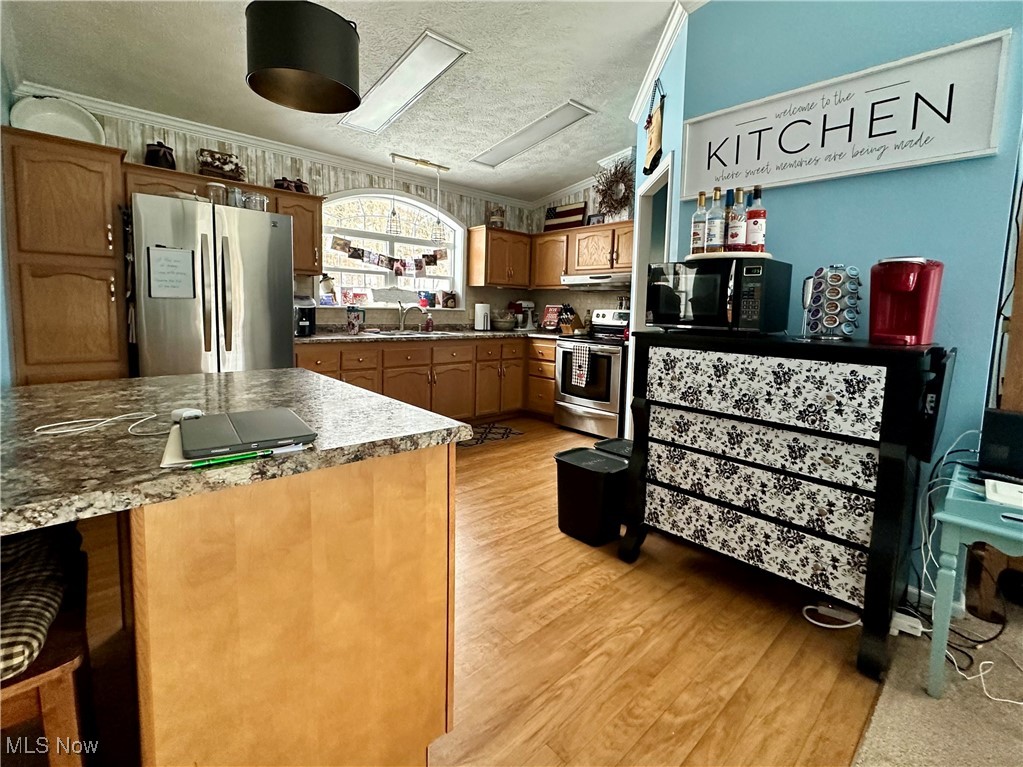 50143 Duke Vodrey Road East Liverpool, OH 43920 - Photo 7 of 32 Eat in kitchen with island for two.