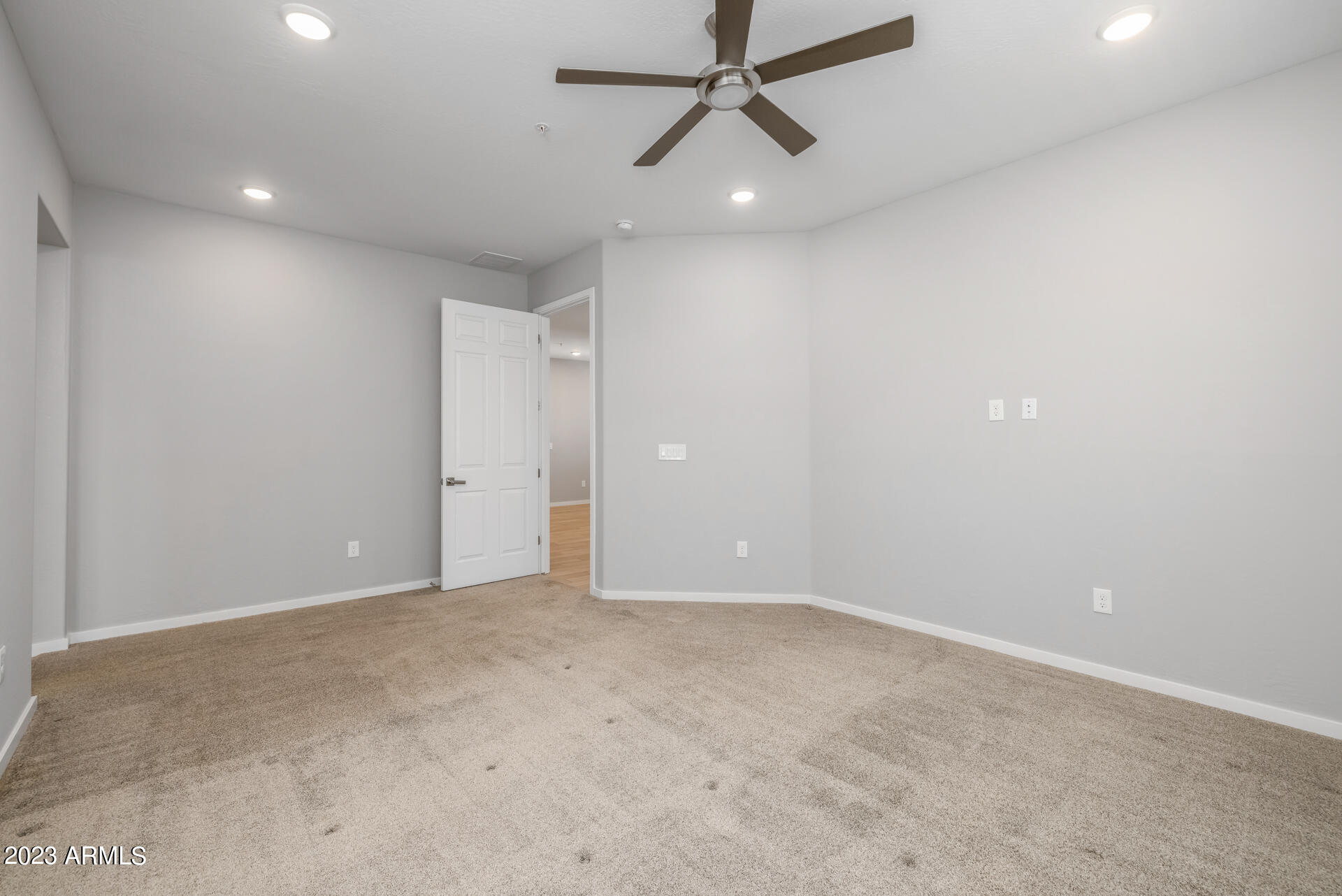 250 West Queen Creek Road, Unit 210 Chandler, AZ 85248 - Photo 15 of 39 15)MASTER BED