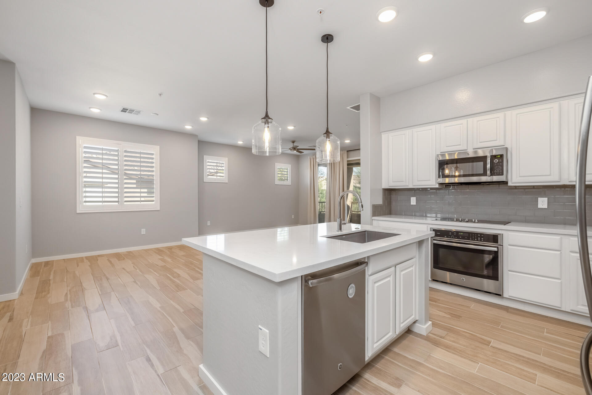 250 West Queen Creek Road, Unit 210 Chandler, AZ 85248 - Photo 10 of 39 10)KITCHEN
