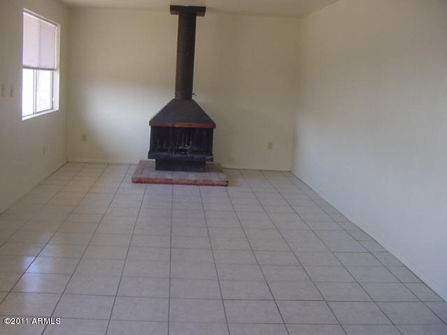 439 Ivanhoe Road Kearny, AZ 85137 - Photo 3 of 3 family room