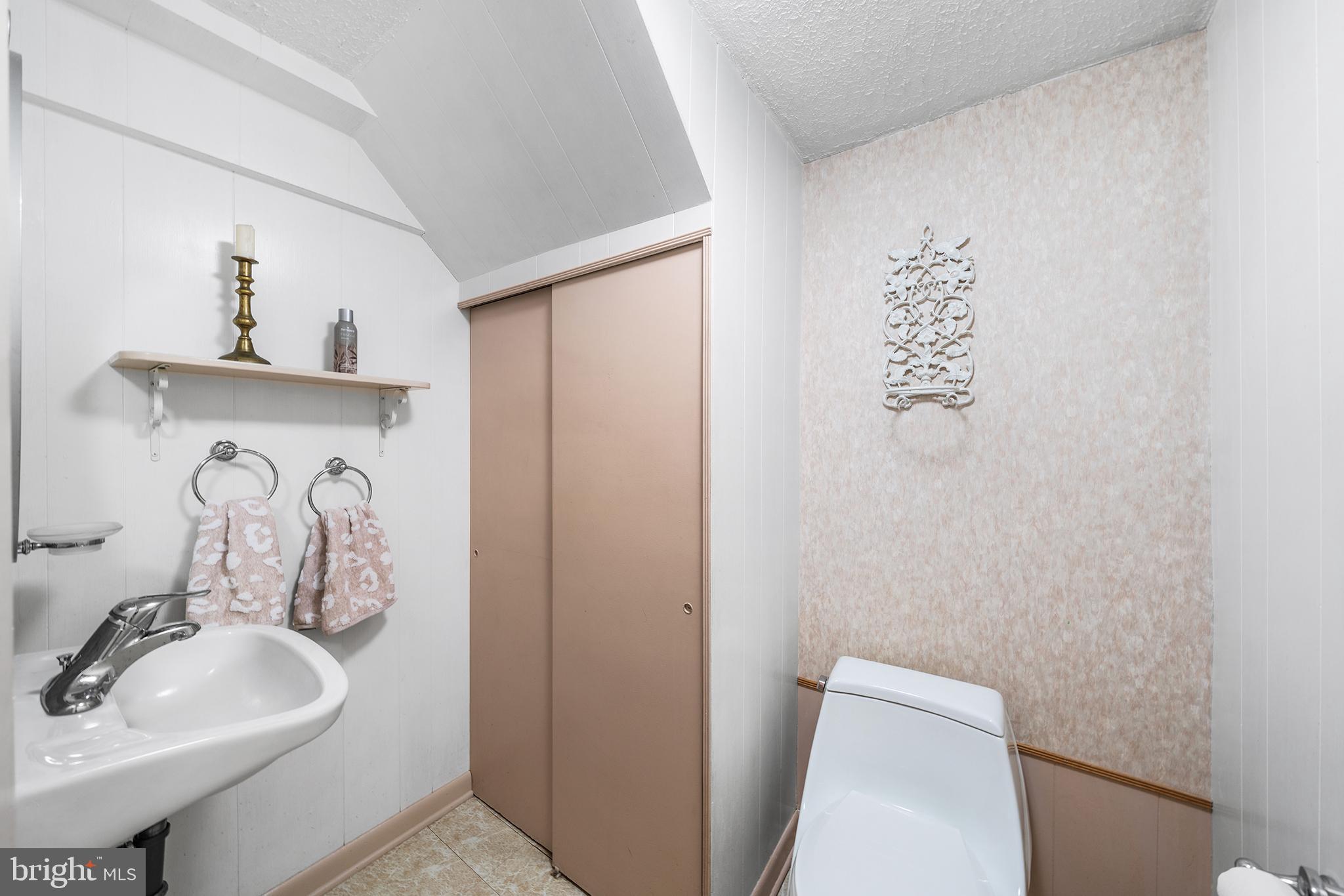 403 Meadow Lane Wallingford, PA 19086 - Photo 31 of 38 Half Bath