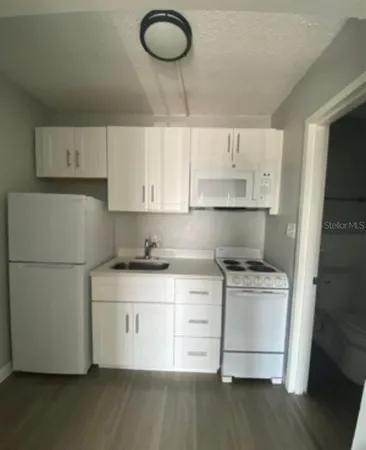 $895 | 515 Bon Air Street, Unit 240, Lakeland, FL 33805