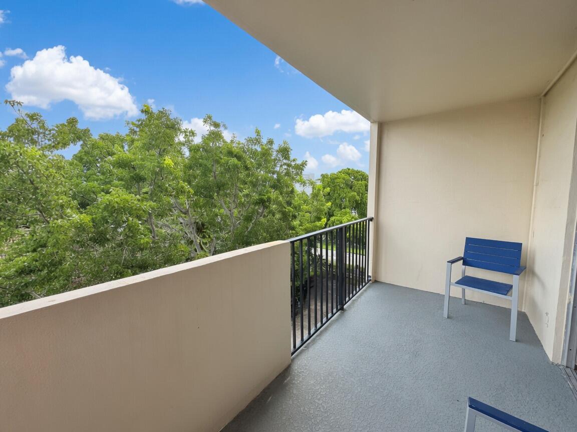 1000 Spanish River Road, Unit 4P Boca Raton, FL 33432 - Photo 13 of 18 IMG_9172