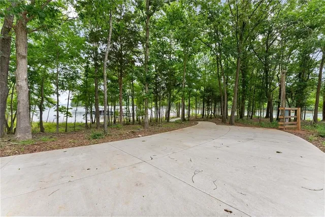 $1,300,000 | 151 South Pointe Drive, Hartwell, GA 30643