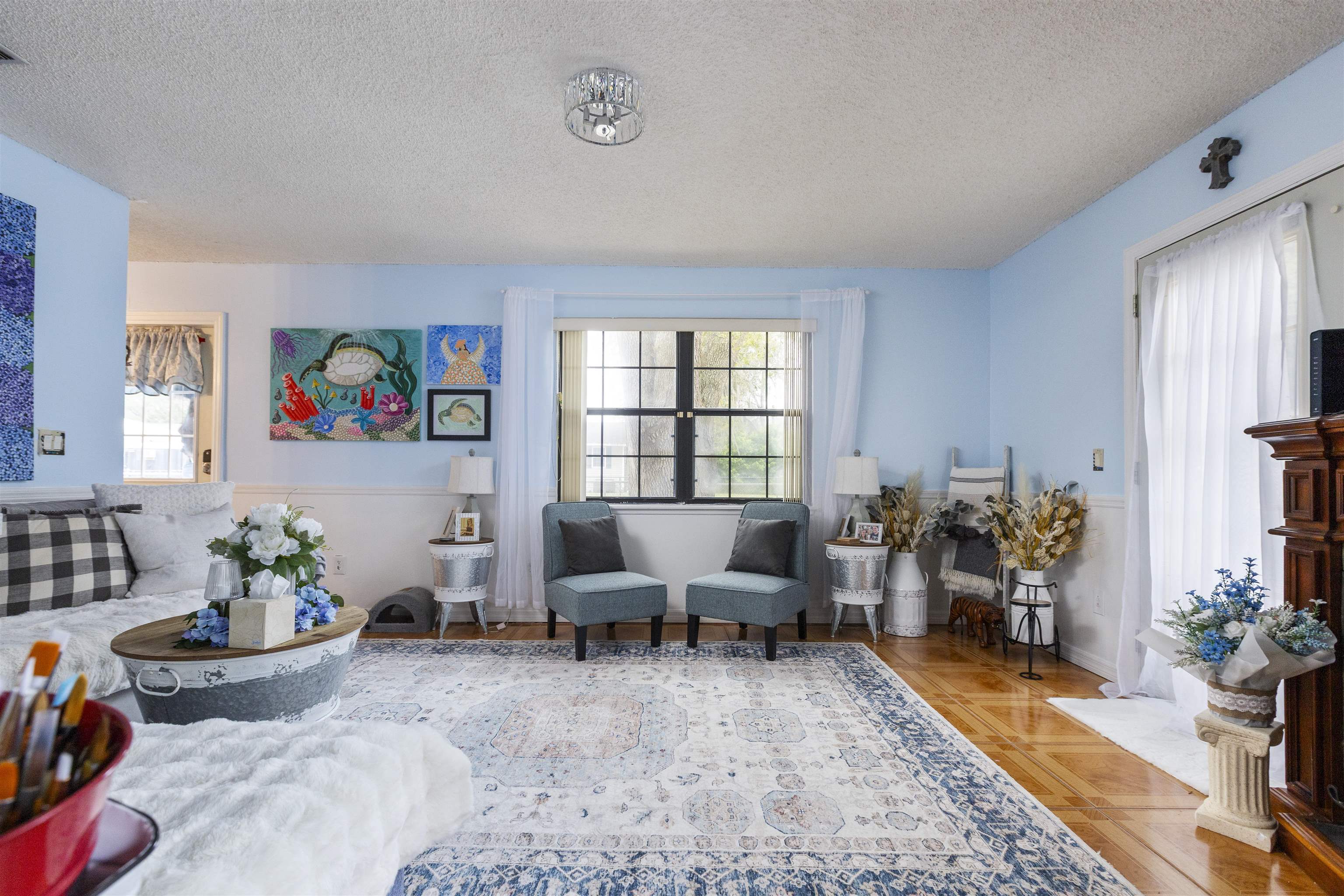4240 New Hampshire Road Elkton, FL 32033 - Photo 14 of 35 a living room with furniture and a potted plant