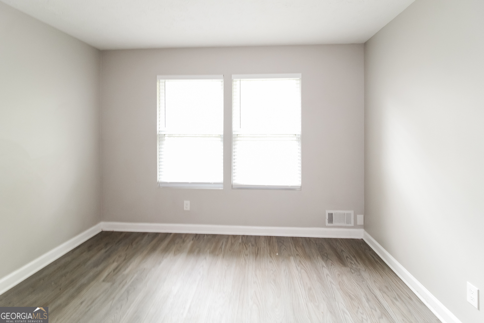 858 Martin Road Stone Mountain, GA 30088 - Photo 14 of 15 an empty room with a window