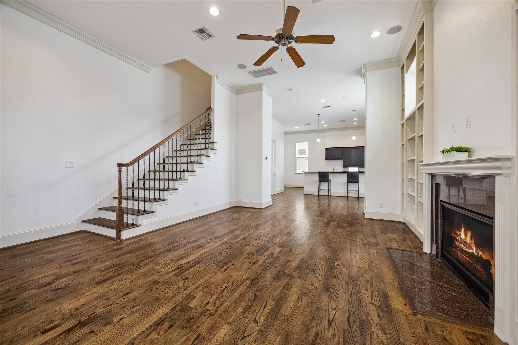 1407 Shearn Street Houston, TX 77007 - Photo 35 of 35 Great, open floorplan with high ceilings, in immaculate condition.