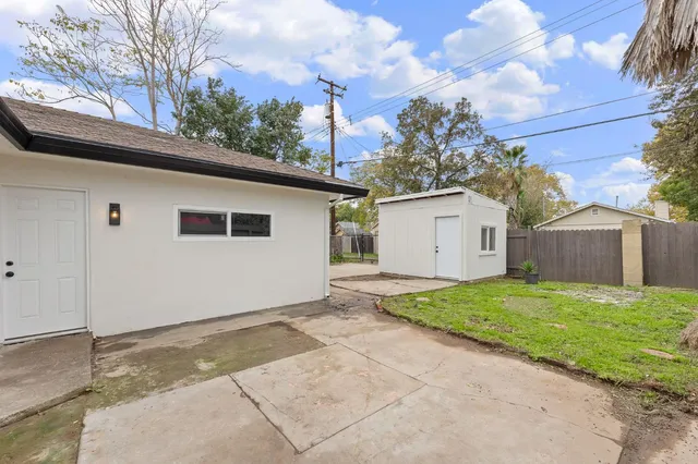 a view of a backyard of the house