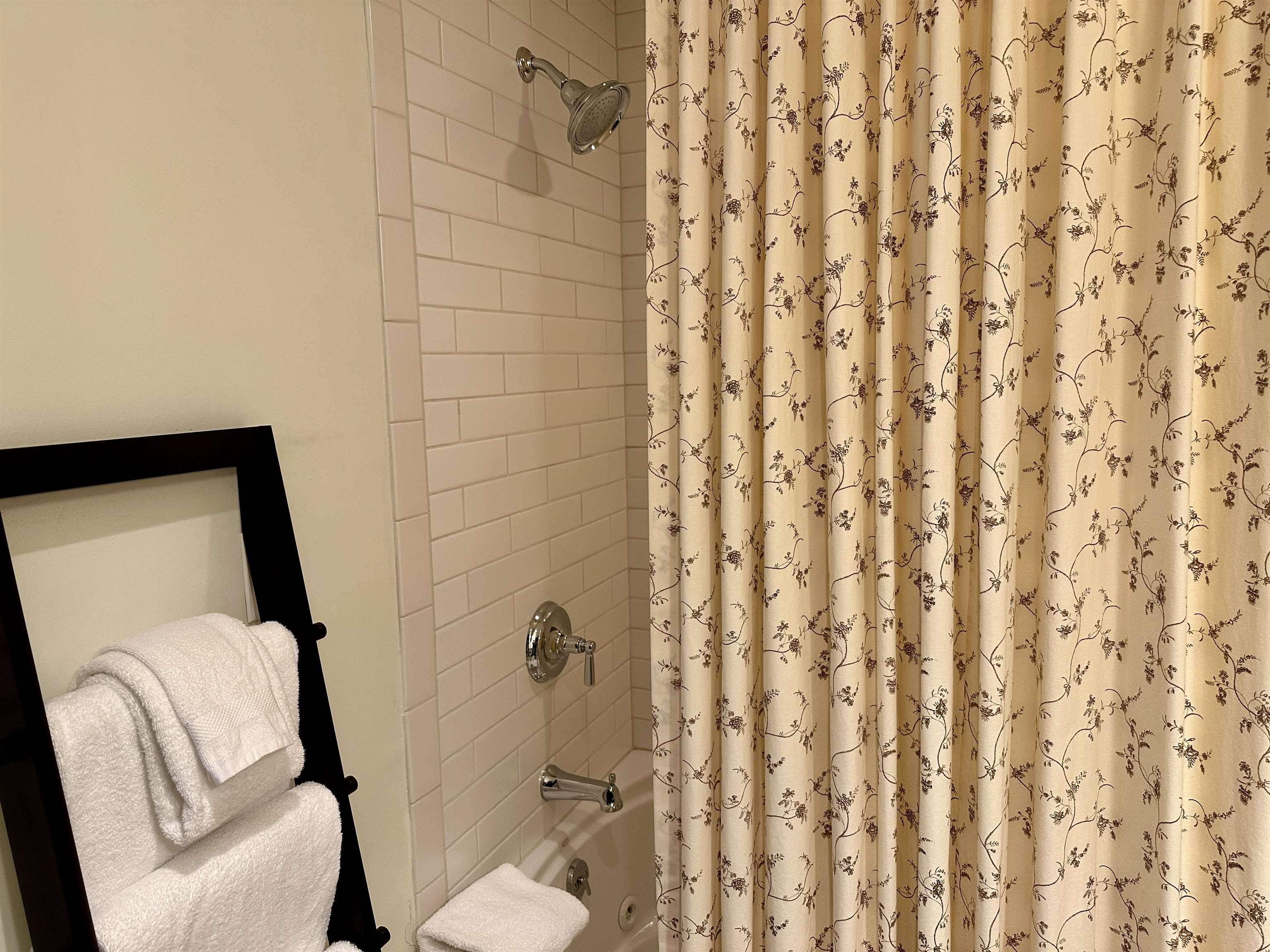 102 Forest Drive, Unit 322 (PLUS LOCKOUT 422)/ IV CLAY BROOK AT SUGARBUSH Warren, VT 05674 - Photo 14 of 30