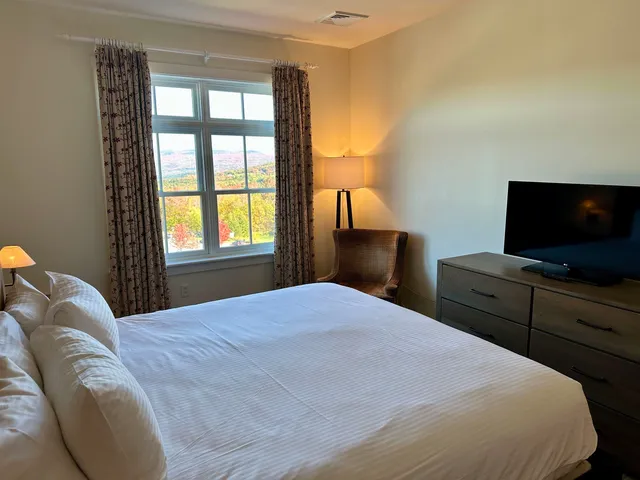 $210,000 | 102 Forest Drive, Unit 322 (PLUS LOCKOUT 422)/ IV CLAY BROOK AT SUGARBUSH, Warren, VT 05674