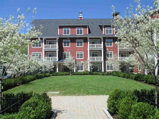 $210,000 | 102 Forest Drive, Unit 322 (PLUS LOCKOUT 422)/ IV CLAY BROOK AT SUGARBUSH, Warren, VT 05674