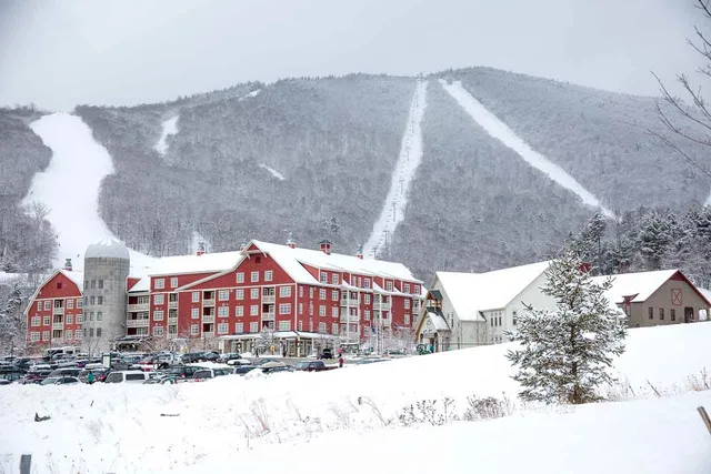 $210,000 | 102 Forest Drive, Unit 322 (PLUS LOCKOUT 422)/ IV CLAY BROOK AT SUGARBUSH, Warren, VT 05674