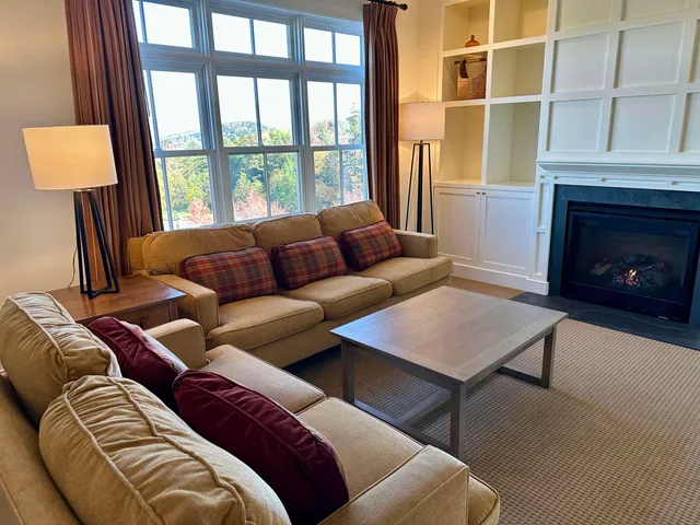 $210,000 | 102 Forest Drive, Unit 322 (PLUS LOCKOUT 422)/ IV CLAY BROOK AT SUGARBUSH, Warren, VT 05674