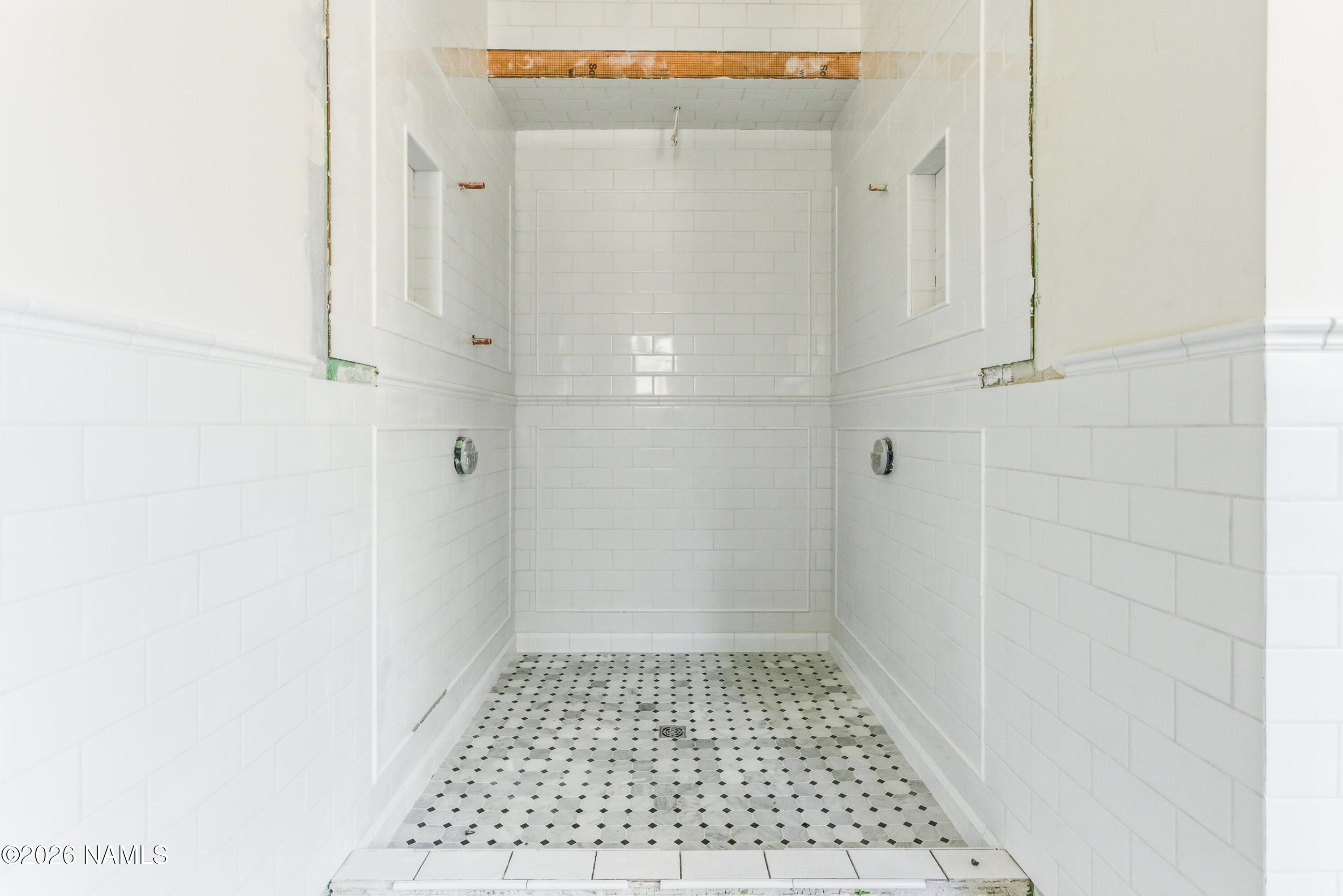 2380 East Del Rae Drive Flagstaff, AZ 86005 - Photo 11 of 26 a bathroom with a shower