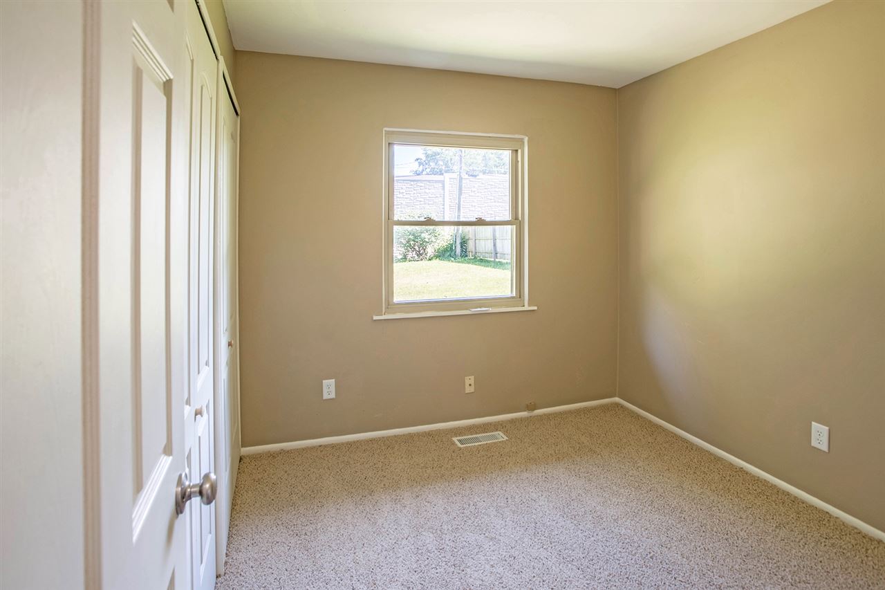 926 Applewood Road Fort Wayne, IN 46825 - Photo 22 of 36 Gallery Image 22