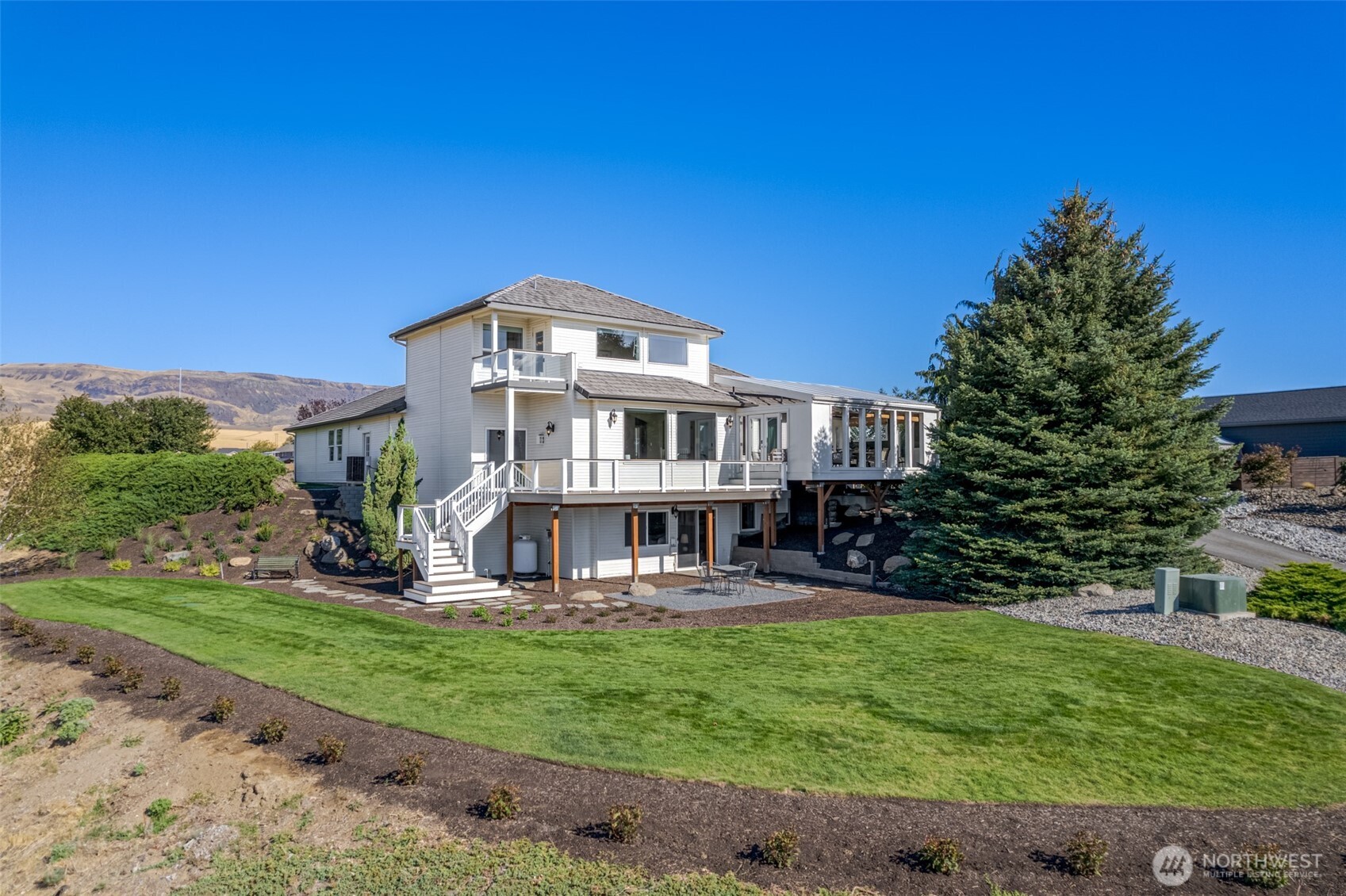 2521 Fancher Field Road East Wenatchee, WA 98802 - Photo 4 of 39