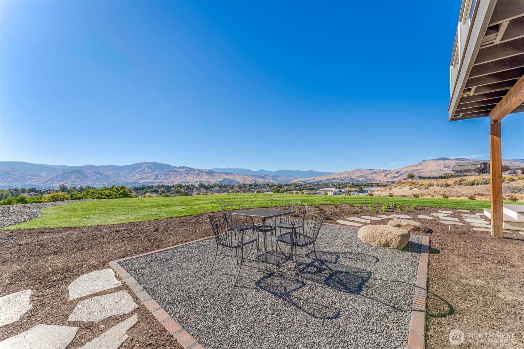 2521 Fancher Field Road East Wenatchee, WA 98802 - Photo 5 of 39