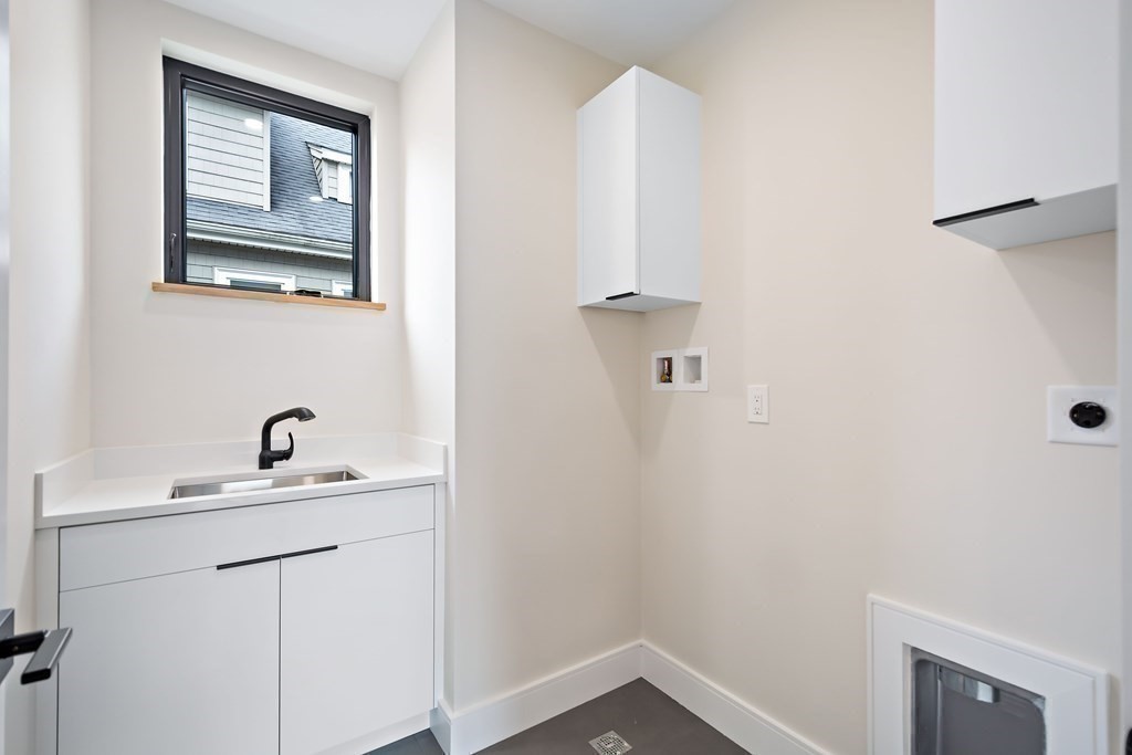 25 Tolman Street, Unit 1 Waltham, MA 02453 - Photo 29 of 36 a bathroom with a sink and a mirror
