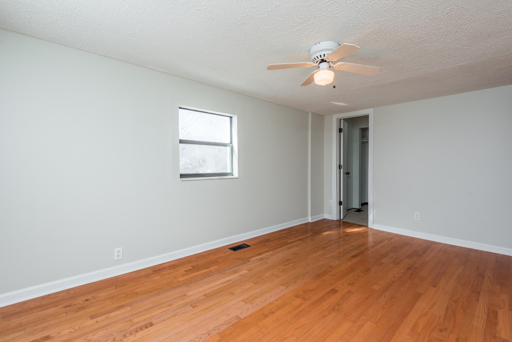 6313 Ridgeview Road Knoxville, TN 37918 - Photo 11 of 33 a view of an empty room with wooden floor