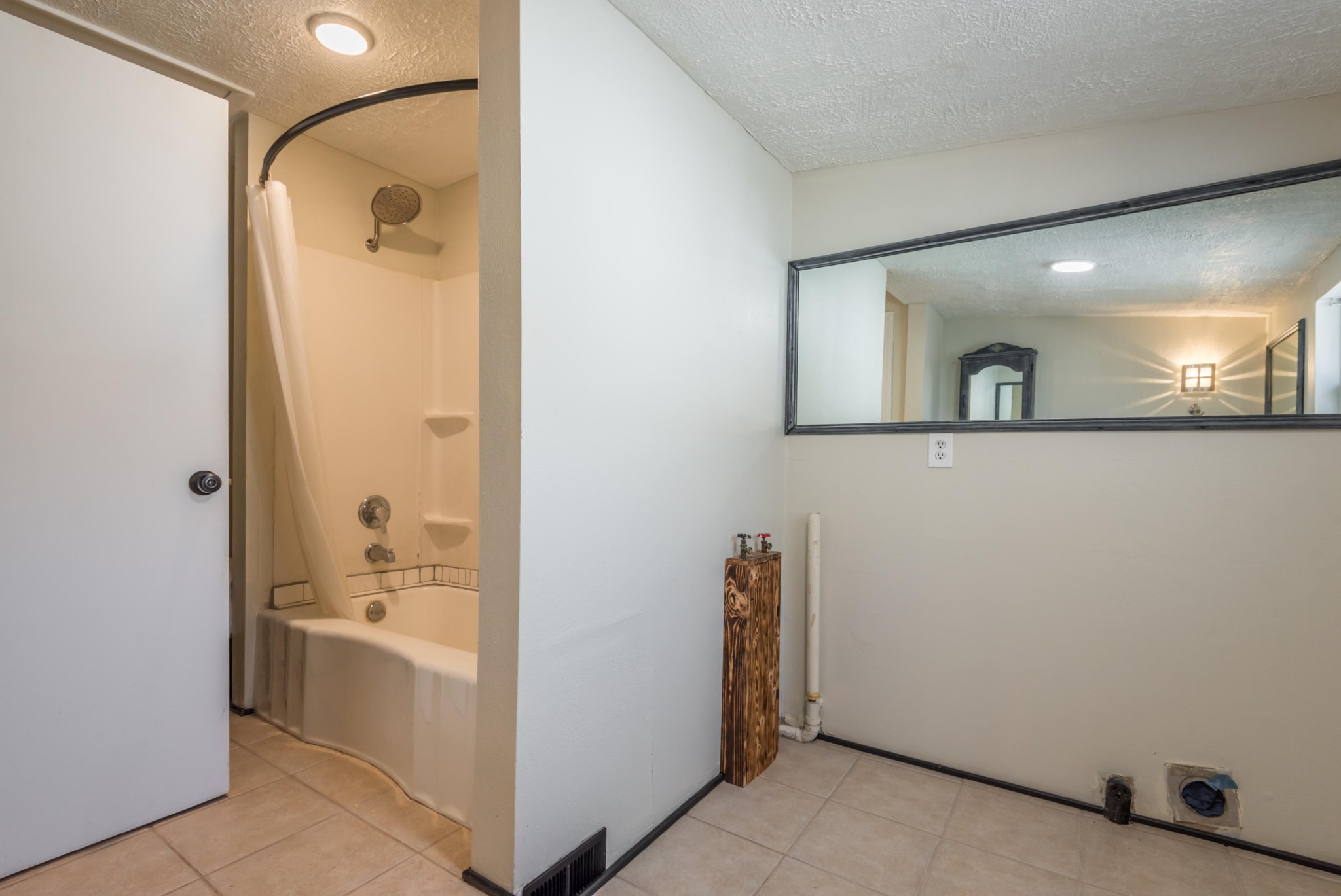 6313 Ridgeview Road Knoxville, TN 37918 - Photo 16 of 33 a bathroom with a bathtub and a sink