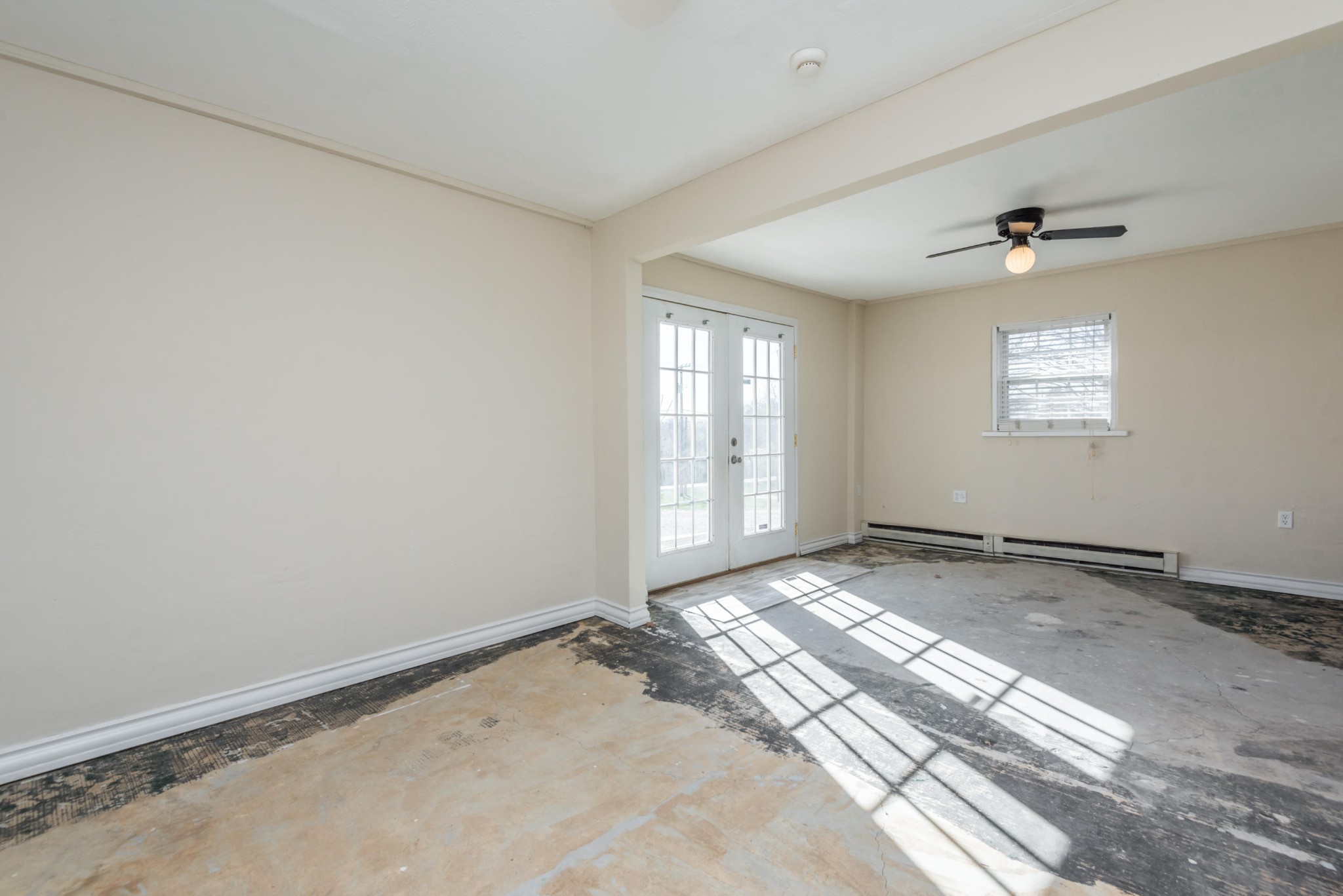6313 Ridgeview Road Knoxville, TN 37918 - Photo 24 of 33 an empty room with windows