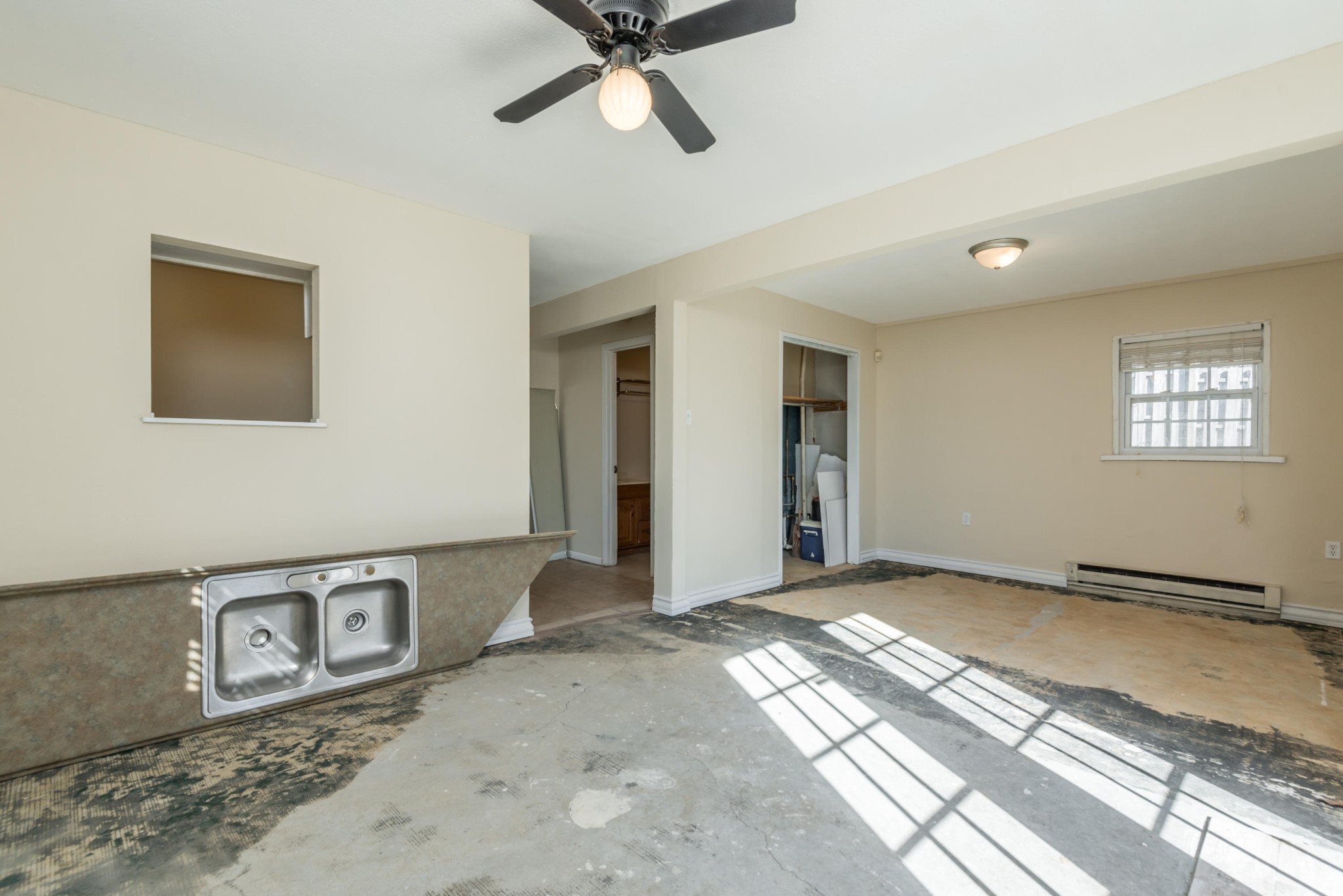 6313 Ridgeview Road Knoxville, TN 37918 - Photo 26 of 33 a view of a livingroom with a window