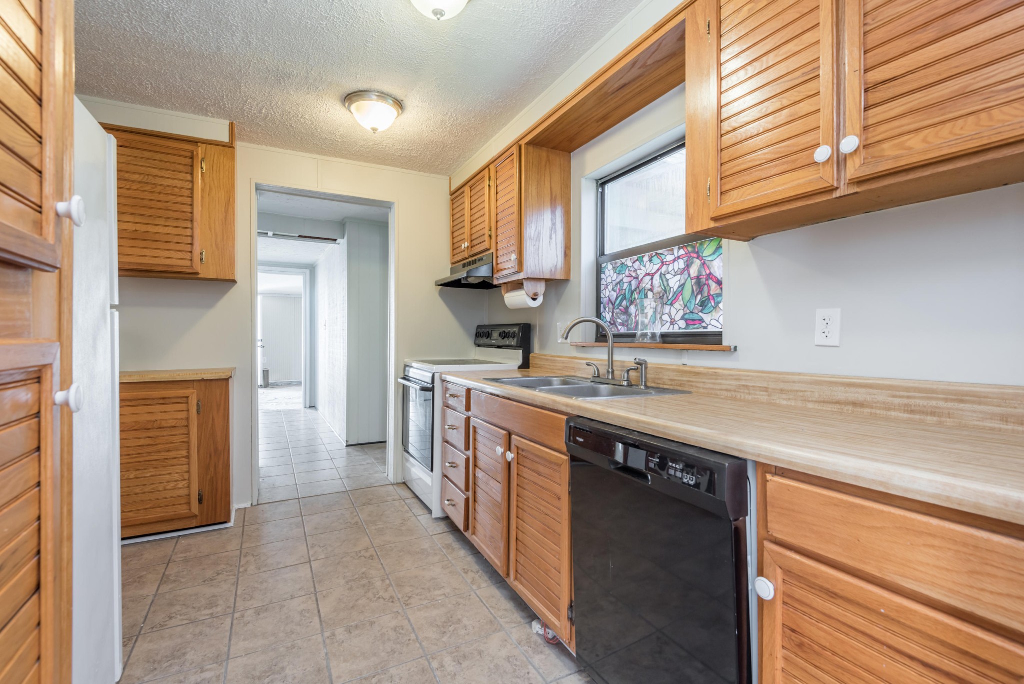 6313 Ridgeview Road Knoxville, TN 37918 - Photo 8 of 33 a large kitchen with stainless steel appliances granite countertop a sink and a stove