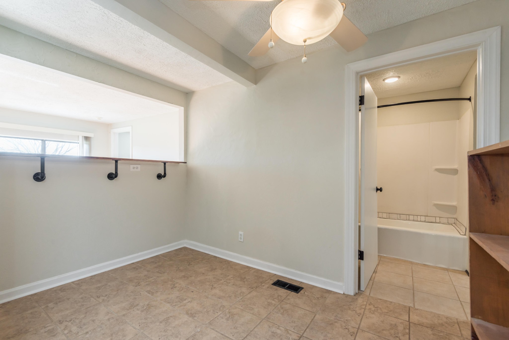 6313 Ridgeview Road Knoxville, TN 37918 - Photo 10 of 33 a view of an empty room