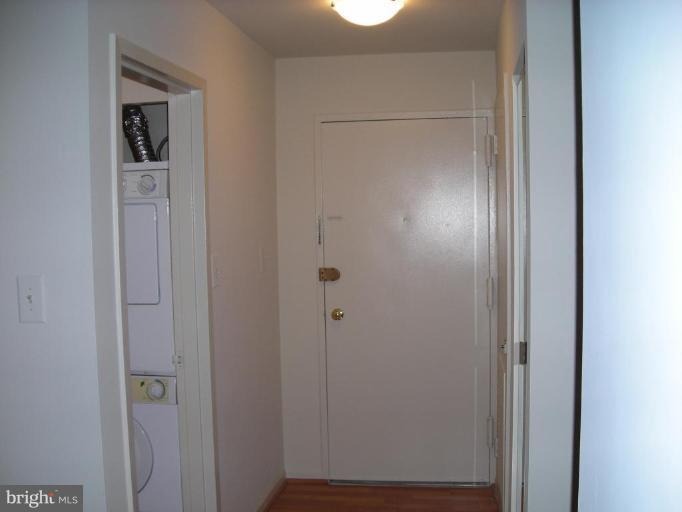 1554 Northgate Square, Unit 54/31B Reston, VA 20190 - Photo 2 of 15 a view of a small space