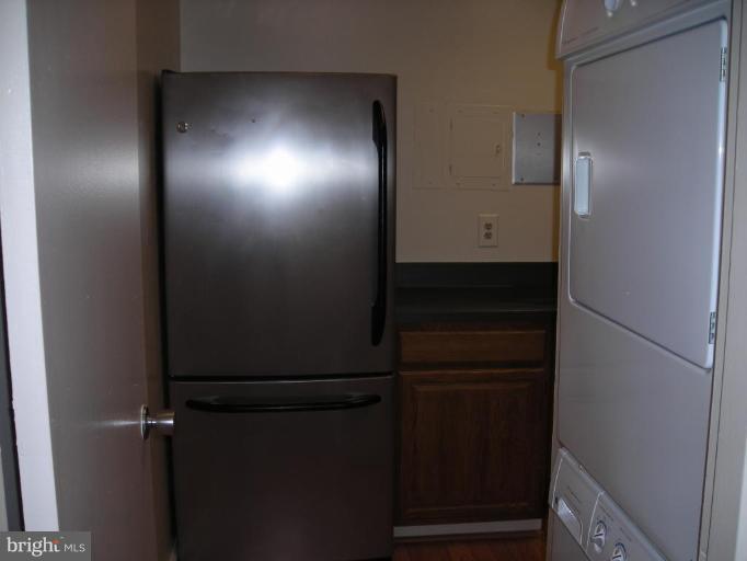 1554 Northgate Square, Unit 54/31B Reston, VA 20190 - Photo 6 of 15 a view of closet