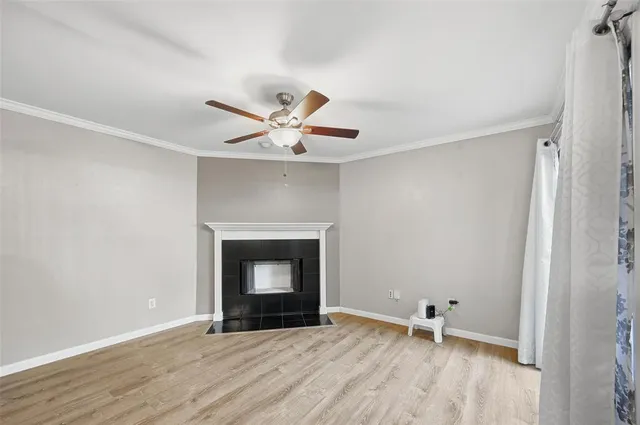 a view of livingroom with hardwood floor and ceiling fan