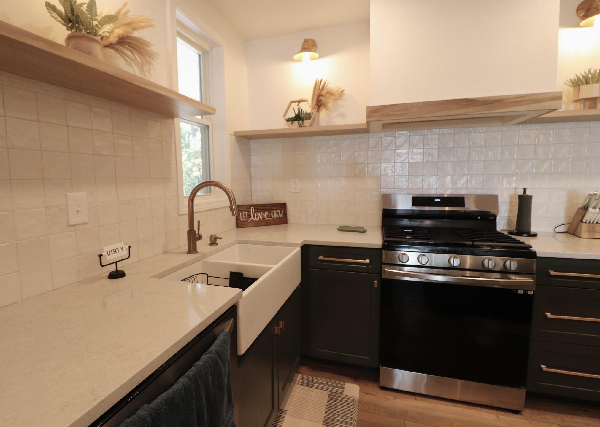 123 Old Mill Road Springfield, OH 45506 - Photo 7 of 76 Farm sink and elegant vent hood
