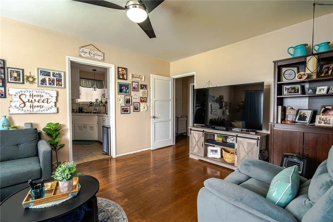 813 West Ramona Road Alhambra, CA 91803 - Photo 6 of 14 Living room