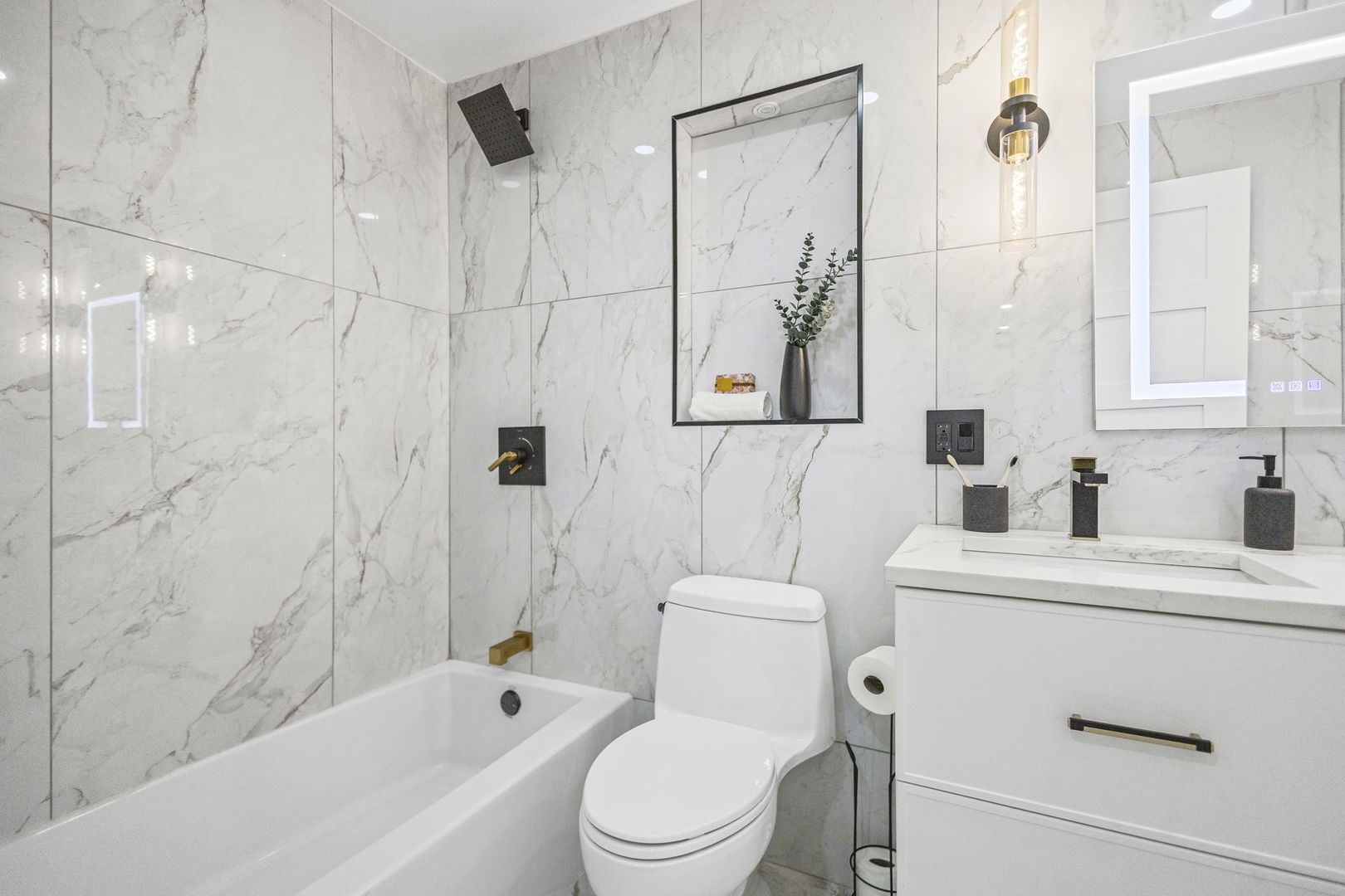 100 East Walton Street, Unit 14D Chicago, IL 60611 - Photo 25 of 36 a bathroom with a sink a toilet and a bathtub