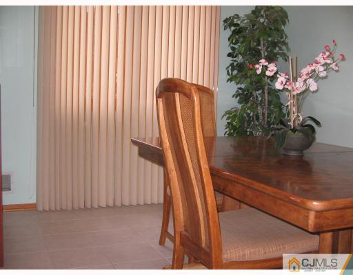 6 Pullman Loop Dayton, NJ 08810 - Photo 3 of 10 Gallery Image 3