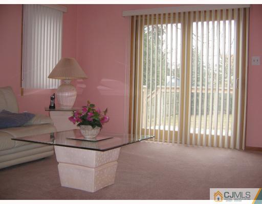 6 Pullman Loop Dayton, NJ 08810 - Photo 4 of 10 Gallery Image 4