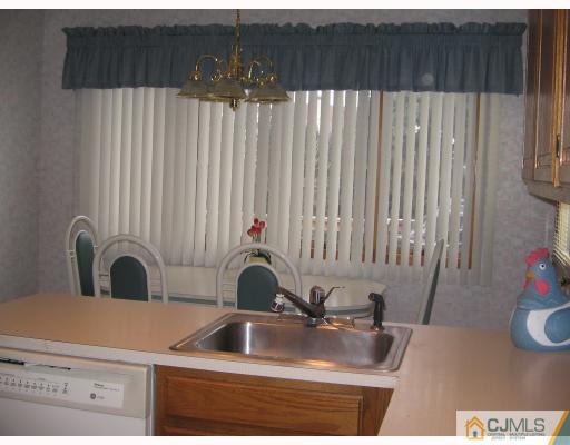 6 Pullman Loop Dayton, NJ 08810 - Photo 6 of 10 Gallery Image 6