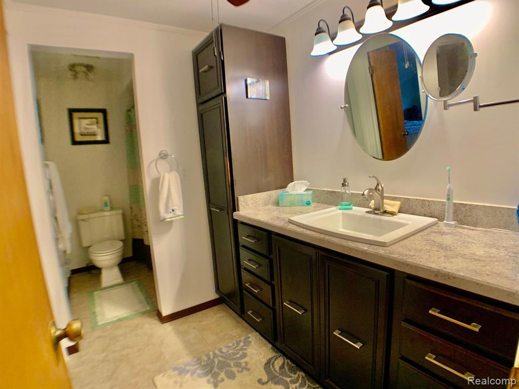 22111 Hall Road Woodhaven, MI 48183 - Photo 28 of 46
