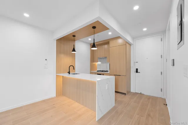 $937,000 | 366 Harman Street, Unit 3R | Bushwick
