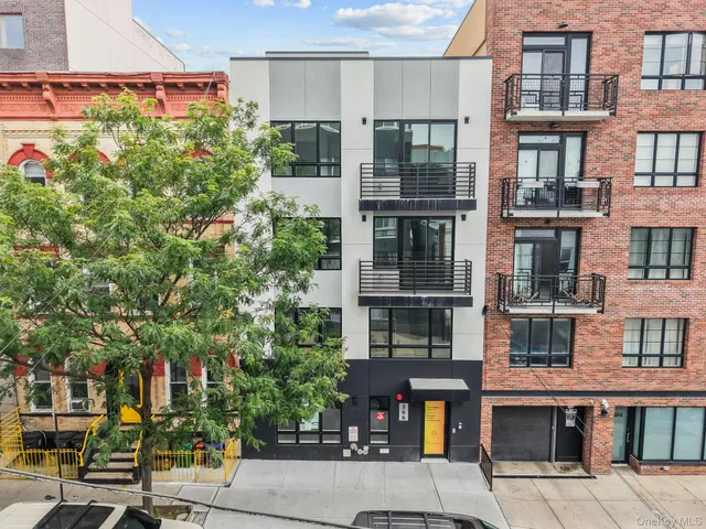 $937,000 | 366 Harman Street, Unit 3R | Bushwick
