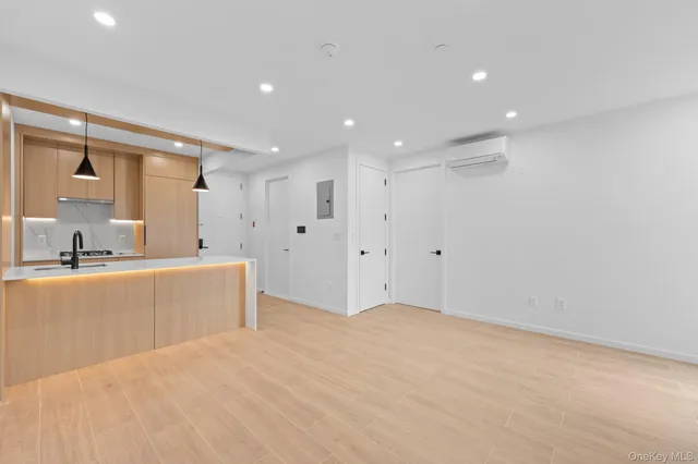 $937,000 | 366 Harman Street, Unit 3R | Bushwick