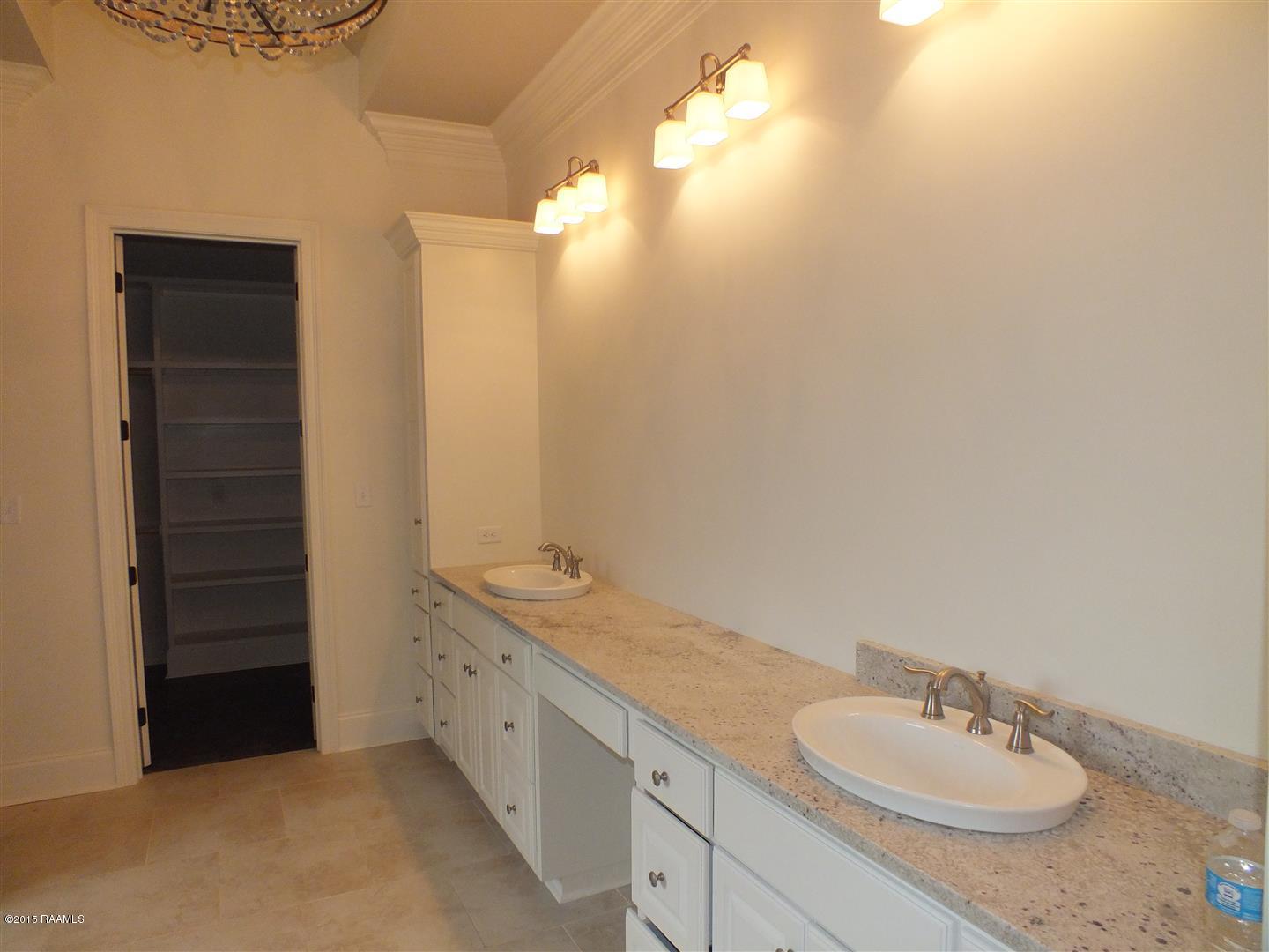 102 Waterfowl Road Lafayette, LA 70508 - Photo 11 of 13 Master vanities