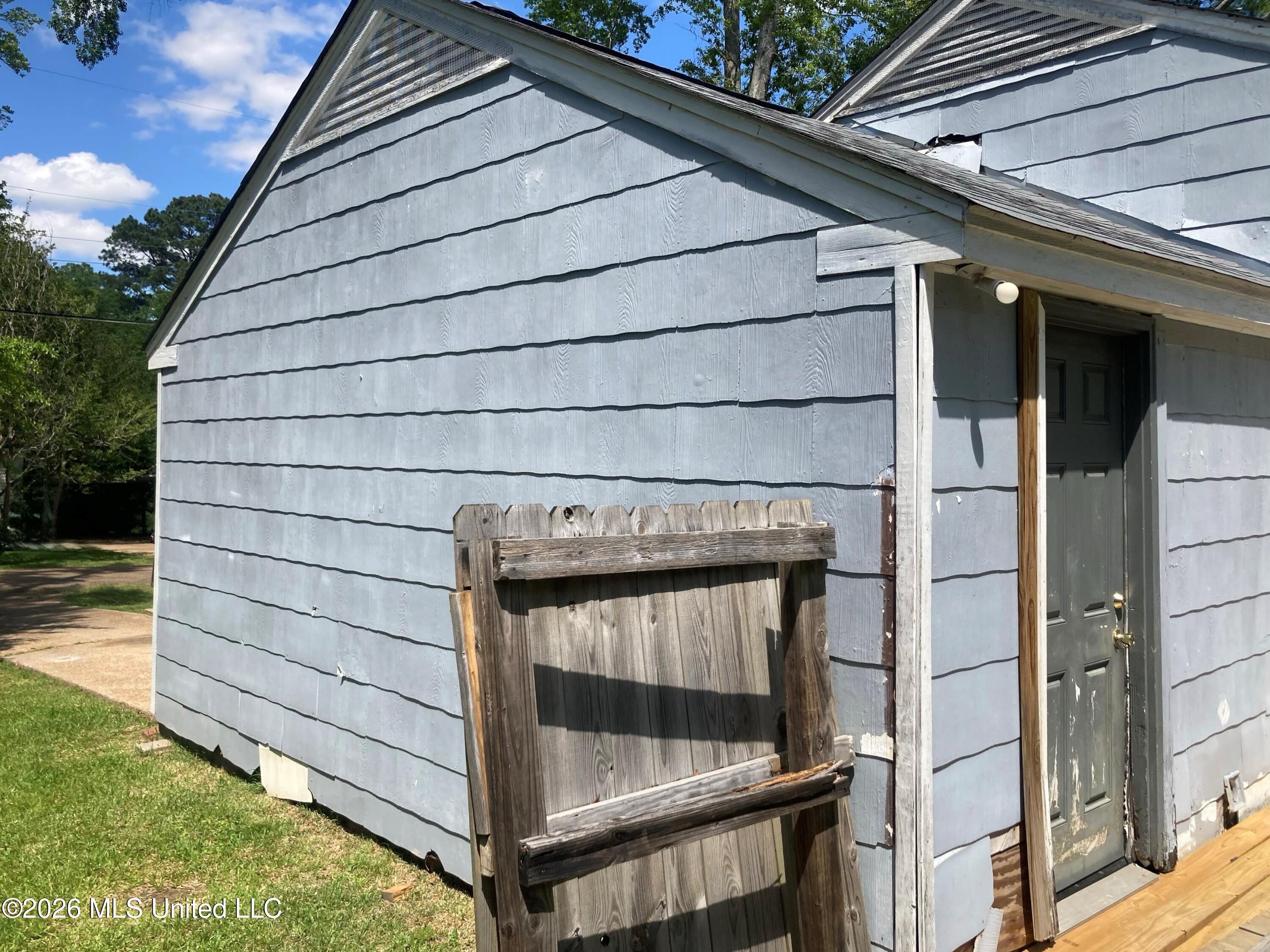 567 Robinhood Road Jackson, MS 39206 - Photo 3 of 9 GPBJE4243