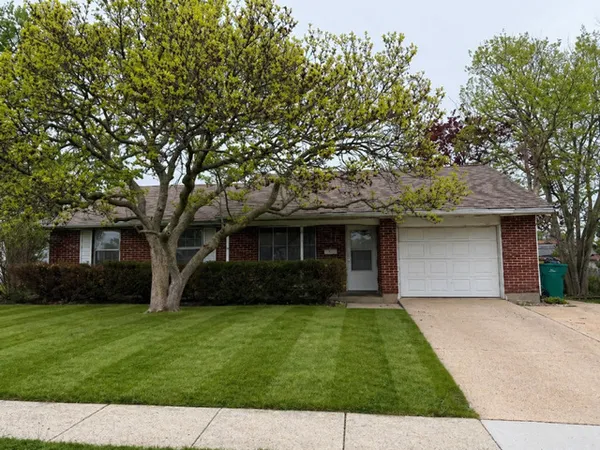 $2,500 | 713 Essex Avenue, Romeoville, IL 60446