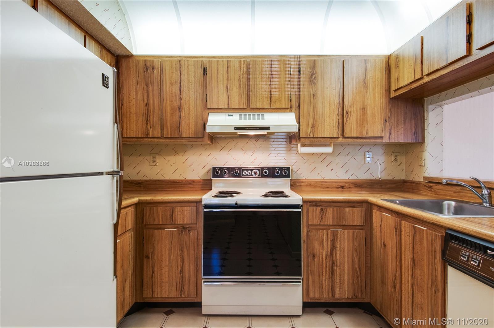 1168 North Hiatus Road, Unit 1168 Pembroke Pines, FL 33026 - Photo 24 of 42