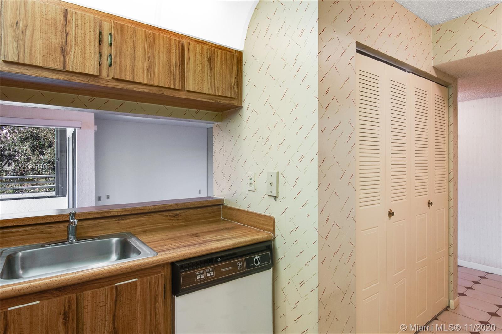 1168 North Hiatus Road, Unit 1168 Pembroke Pines, FL 33026 - Photo 27 of 42