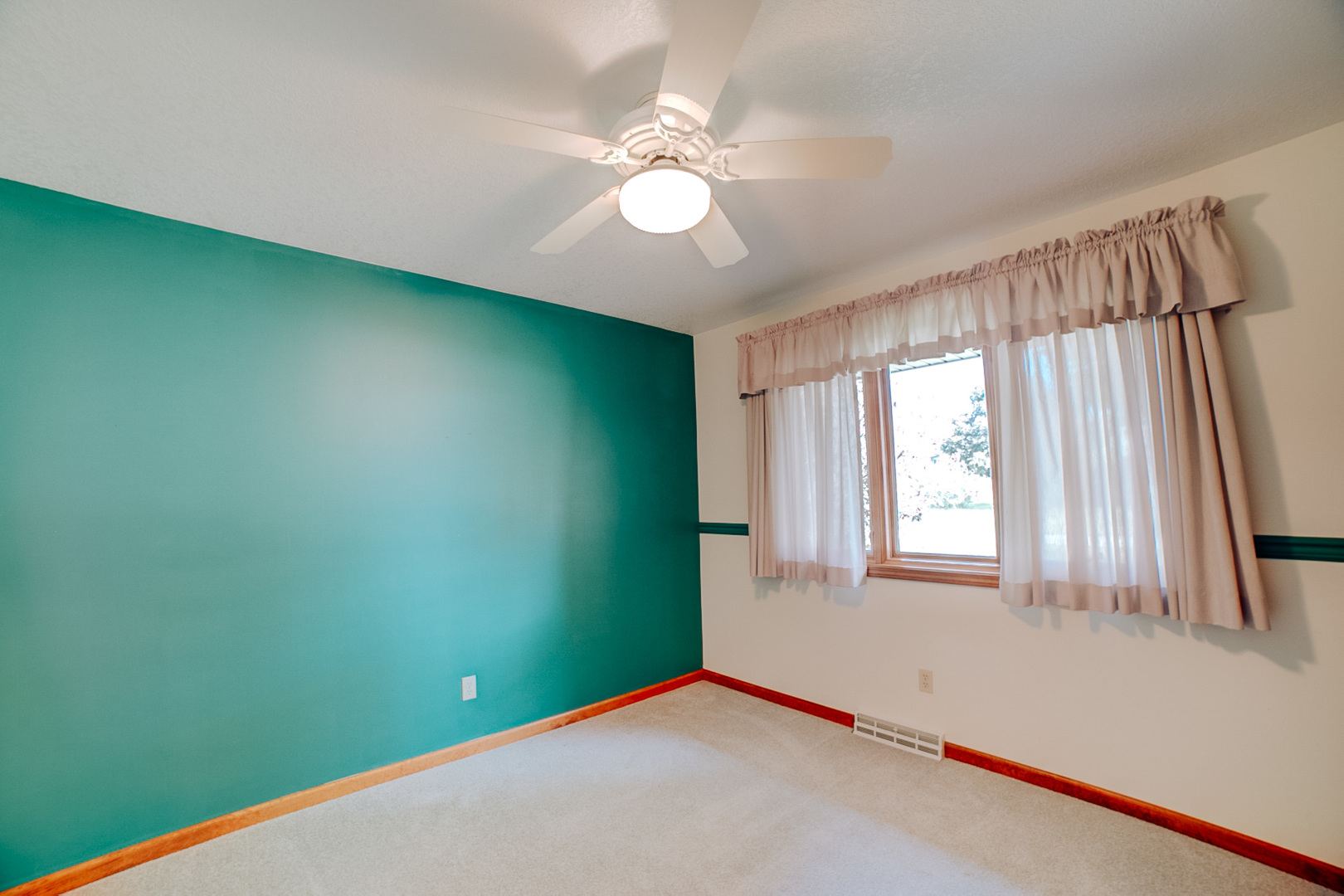 601 Church Street Crescent City, IL 60928 - Photo 34 of 60 an empty room with windows and fan