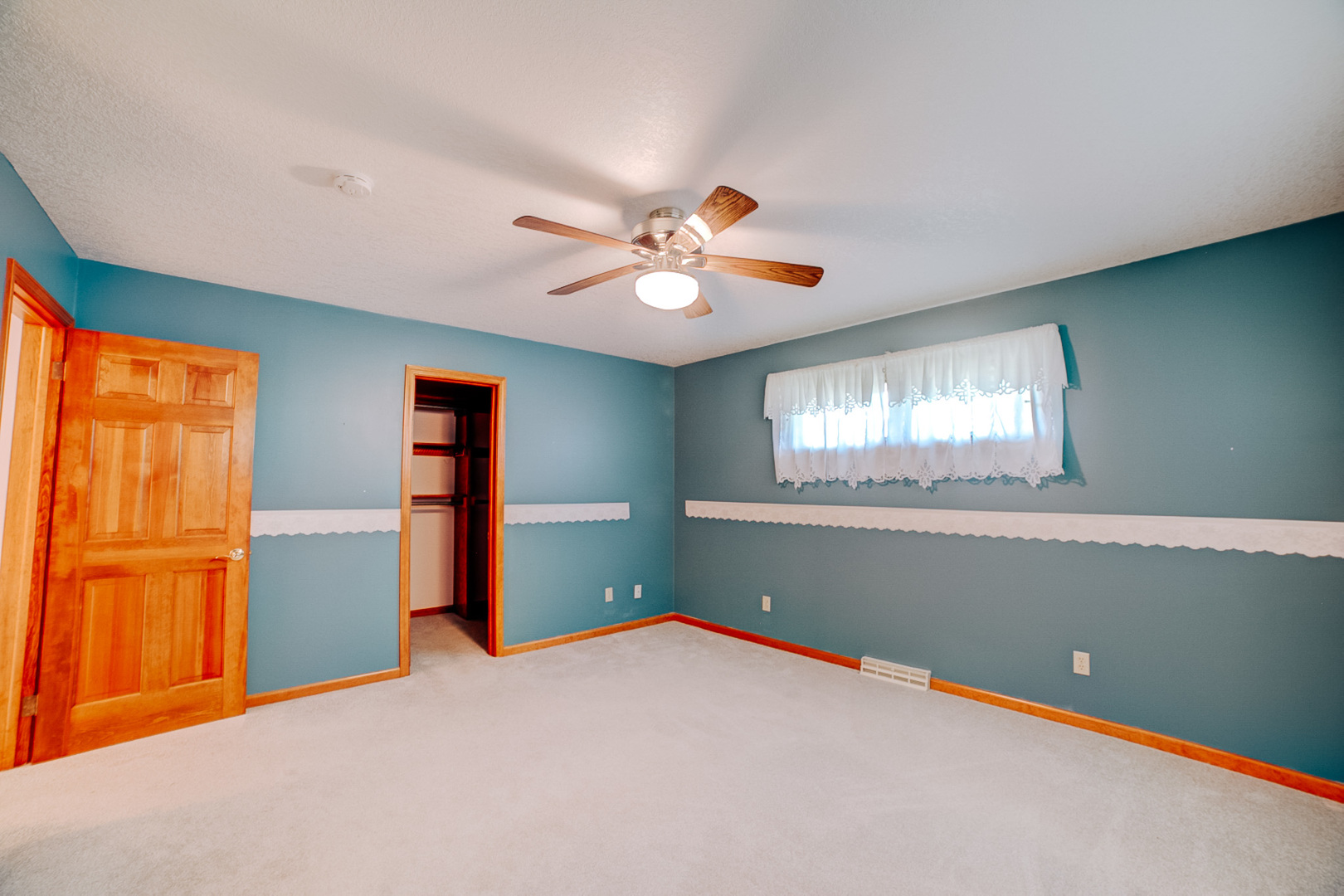 601 Church Street Crescent City, IL 60928 - Photo 41 of 60 wooden floor and an entryway in a room