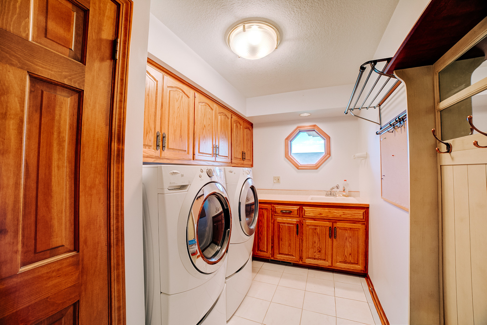 601 Church Street Crescent City, IL 60928 - Photo 45 of 60 a utility room with dryer and washer