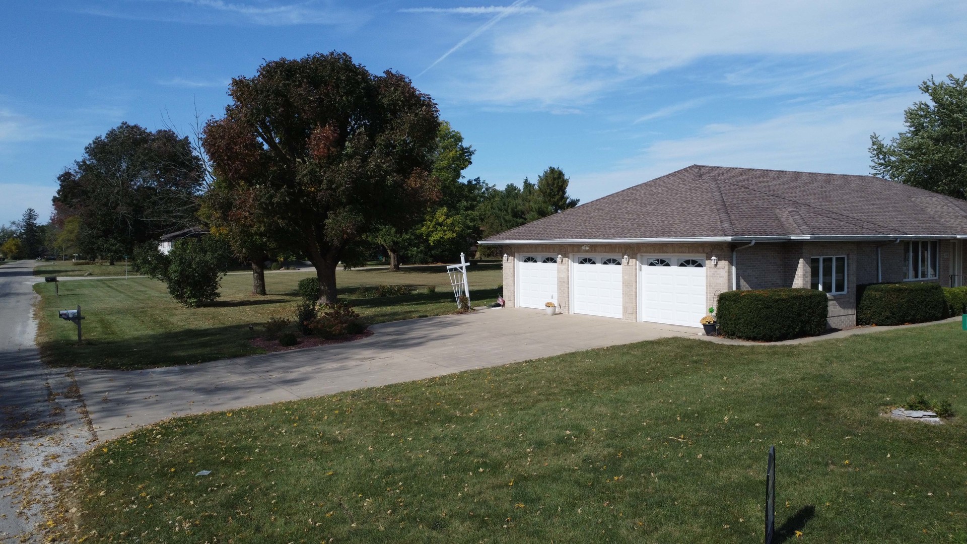 601 Church Street Crescent City, IL 60928 - Photo 5 of 60 a front view of a house with a garden and trees